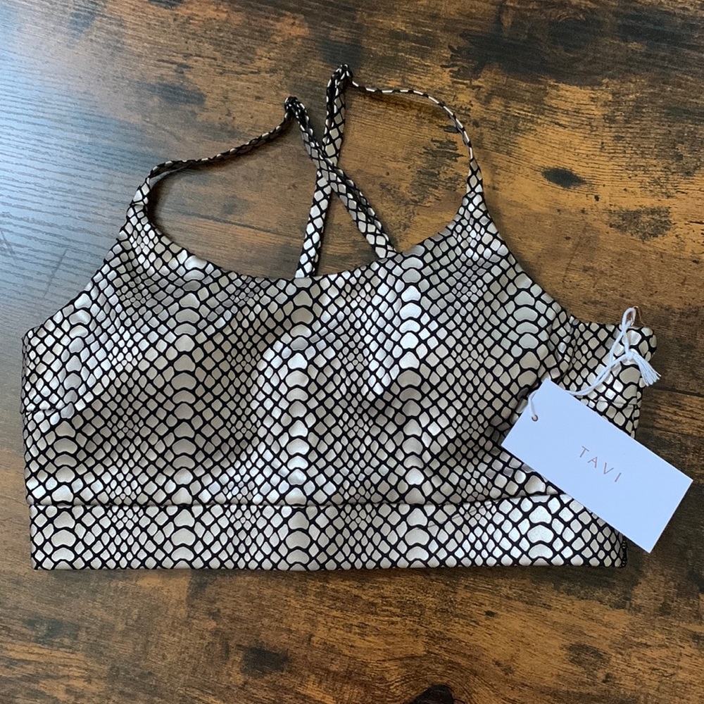 NWT Tavi sports bra. Sz M